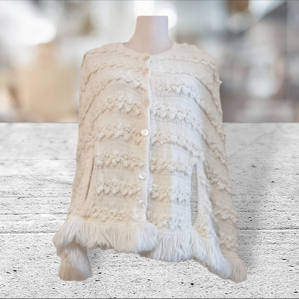 Gorgeous vintage crocheted cape/poncho